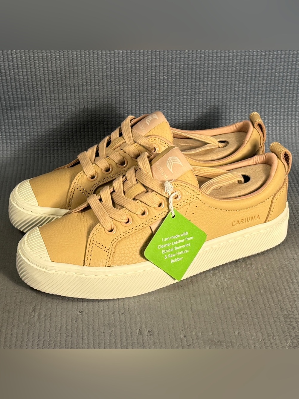 Cariuma OCA Low Beige Premium Leather Low Top Sneakers Women’s Size 6.5